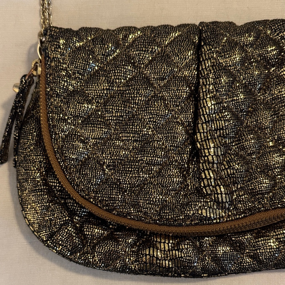 Like New! GAP Metallic Quilted Crossbody Bag - Picture 3 of 10